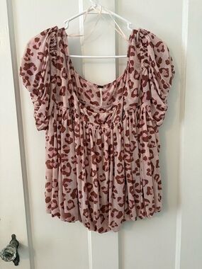 Women's Pink Leopard Print Puff Sleeve Top